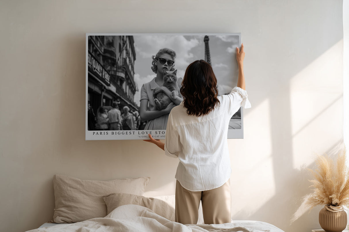 Paul Sinus Wandbild Paris Biggest Love Story – Frau mit Katze vor dem Eiffelturm