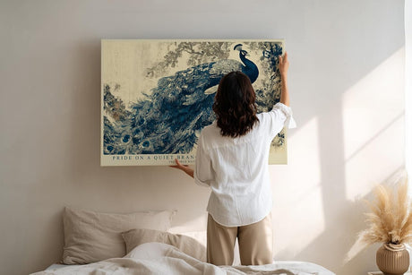 Paul Sinus Wandbild 120x80cm Pfau auf Ast Klassische Vogelkunst in Blau und Naturtoenen fuer Wohnzimmer Schlafzimmer und elegante Wohnräume
