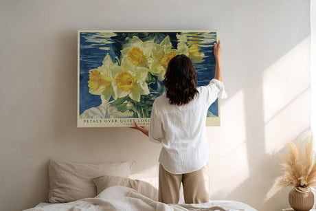 Paul Sinus Wandbild 120x80cm Poetisches Frauenportrait mit Narzissen Surreale Blumenkomposition in Blau und Gelb Modernes Kunstbild