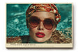 Paul Sinus Wandbild Poolside Elegance Stilvolles Porträt einer Frau mit Sonnenbrille und Kopftuch im Wasser – Sinnbild für Retro-Glamour und Sommerluxus.