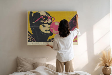 Paul Sinus Wandbild 120x80cm Pop Art Frau Kaugummi retro gelb pink moderne Street Art Illustration Kunstdruck grosses Wandbild 120x80cm trendige Wanddekoration fuer Wohnzimmer Büro