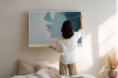 Paul Sinus Wandbild Portrait of a Silent Moment modernes Porträt in sanften Blautönen mit minimalistischer Ausdruckskraft