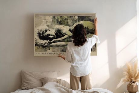 Paul Sinus Wandbild 120x80cm Resting Among Fading Words ruhendes Frauenportrait Vintage Collage Kunst Poster für Wohnzimmer Schlafzimmer