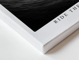 Paul Sinus Wandbild 120x80cm Ride the Break Surfer in Welle schwarz weiß Action Fotokunst modernes Meer Poster für Wohnzimmer Büro Strand Dekoration
