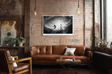 Paul Sinus Wandbild 120x80cm Ride the Break Surfer in Welle schwarz weiß Action Fotokunst modernes Meer Poster für Wohnzimmer Büro Strand Dekoration