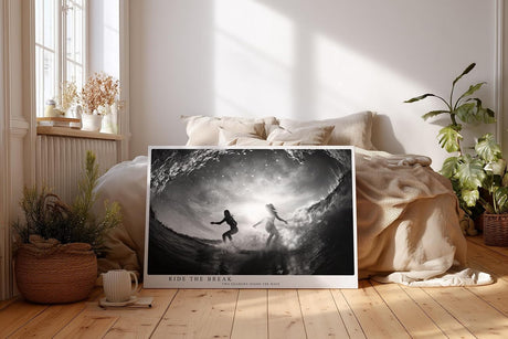 Paul Sinus Wandbild 120x80cm Ride the Break Surfer in Welle schwarz weiß Action Fotokunst modernes Meer Poster für Wohnzimmer Büro Strand Dekoration