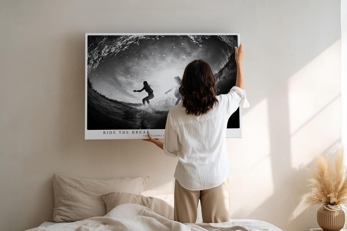 Paul Sinus Wandbild 120x80cm Ride the Break Surfer in Welle schwarz weiß Action Fotokunst modernes Meer Poster für Wohnzimmer Büro Strand Dekoration
