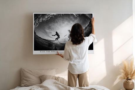 Paul Sinus Wandbild 120x80cm Ride the Break Surfer in Welle schwarz weiß Action Fotokunst modernes Meer Poster für Wohnzimmer Büro Strand Dekoration
