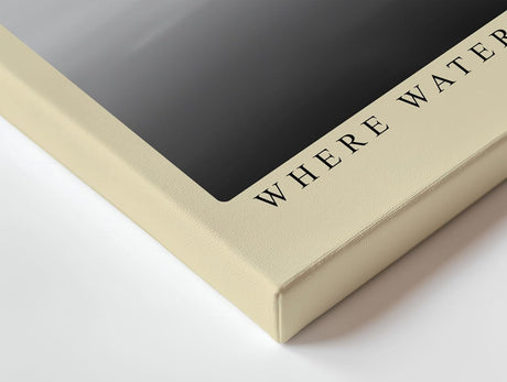 Paul Sinus Wandbild 120x80cm ruhige See Landschaft Schwarz Weiss minimalistische Natur Fotokunst elegantes Kunstposter zeitlose Wanddekoration fuer Wohnzimmer Schlafzimmer Büro Flur