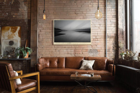 Paul Sinus Wandbild 120x80cm ruhiger See mit Bergen minimalistische Schwarz Weiss Landschaft modernes Kunstposter stilvolle Wanddekoration fuer Wohnzimmer Schlafzimmer Büro