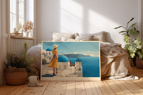 Paul Sinus Wandbild Santorini Dreams by the Sea – Mediterranes Inselmotiv mit Frau im gelben Kleid und Blick über Santorini, Symbol für Freiheit und Leichtigkeit