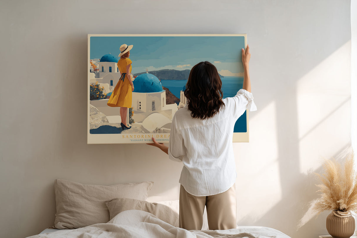 Paul Sinus Wandbild Santorini Dreams by the Sea – Mediterranes Inselmotiv mit Frau im gelben Kleid und Blick über Santorini, Symbol für Freiheit und Leichtigkeit