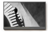 Paul Sinus Wandbild 120x80cm Schwarz Weiss Treppe mit Figur moderne Architektur Fotografie Wanddekoration