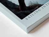 Paul Sinus Wandbild 120x80cm Segelboot auf ruhigem See minimalistische Landschaft blau grau maritimes Kunstmotiv moderne Wanddekoration fuer Wohnzimmer Büro