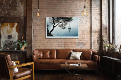 Paul Sinus Wandbild 120x80cm Segelboot auf ruhigem See minimalistische Landschaft blau grau maritimes Kunstmotiv moderne Wanddekoration fuer Wohnzimmer Büro