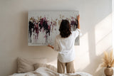 Paul Sinus Wandbild Shadows in Motion – abstraktes Kunstwerk mit fließenden Farbspuren in Rot, Beige und Schwarz, das emotionale Tiefe vermittelt