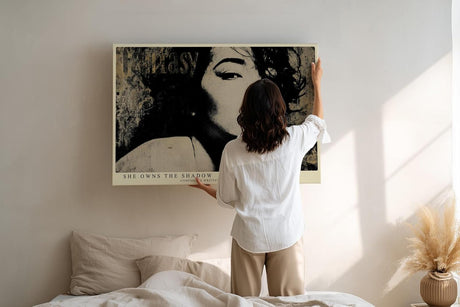 Paul Sinus Wandbild 120x80cm She Owns the Shadow Schwarz Weiss Frauenportrait Vintage Stil Kunst fuer Wohnzimmer Schlafzimmer und Büro