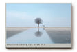 Paul Sinus Wandbild Solitude Under the Open Sky – Minimalistisches Landschaftsmotiv mit Baum, Spiegelung und einsamer Figur, Symbol für Balance und innere Ruhe