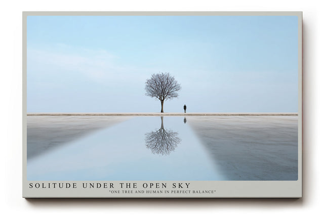 Paul Sinus Wandbild Solitude Under the Open Sky – Minimalistisches Landschaftsmotiv mit Baum, Spiegelung und einsamer Figur, Symbol für Balance und innere Ruhe