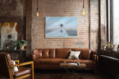 Paul Sinus Wandbild Solitude Under the Open Sky – Minimalistisches Landschaftsmotiv mit Baum, Spiegelung und einsamer Figur, Symbol für Balance und innere Ruhe