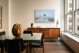 Paul Sinus Wandbild Solitude Under the Open Sky – Minimalistisches Landschaftsmotiv mit Baum, Spiegelung und einsamer Figur, Symbol für Balance und innere Ruhe