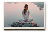 Paul Sinus Wandbild Soul at the Edge of Peace Meditatives Kunstwerk mit einer Frau am Wasser – Symbol für innere Ruhe, Harmonie und Achtsamkeit.