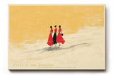 Paul Sinus Wandbild Steps in the Horizon – drei Frauen in Rot auf heller Landschaft symbolisieren Bewegung, Harmonie und den Weg des Lebens