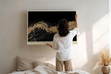 Paul Sinus Wandbild 120x80cm Surge Across the Dark Goldene Abstrakte Wellen Kunst auf Schwarz Modernes Luxus Wandbild 120x80cm