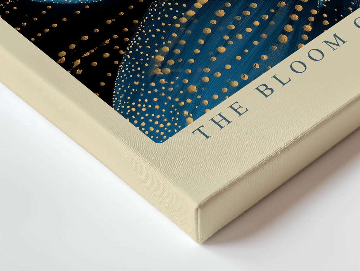 Paul Sinus Wandbild The Bloom of Cosmic Light leuchtendes Blumenmotiv in Blau und Gold mit kosmischer Struktur