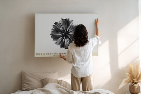 Paul Sinus Wandbild The Bloom of Ink Shadows – Abstrakte Darstellung einer Blüte aus schwarzen Tintenverläufen, Symbol für Ausdruckskraft und künstlerische Freiheit