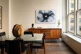 Paul Sinus Wandbild The Bloom of Shadows – abstrakte Blüte in Schwarz-Weiß symbolisiert Kontrast, Energie und die Verschmelzung von Licht und Dunkelheit