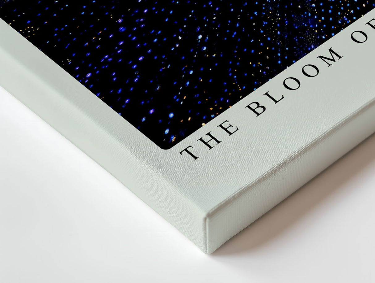 Paul Sinus Wandbild The Bloom of Starry Night – Leuchtende Blüte im Sternenmeer – Mystisches Wandbild mit Tiefe, Glanz und kosmischer Symbolik.