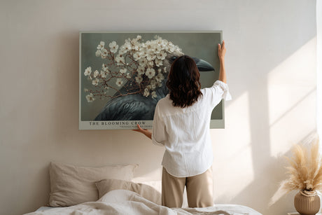 Paul Sinus Wandbild The Blooming Crow – Ausdrucksvolles Krähenporträt mit zarten Blüten, Symbol für Dualität von Stärke und Zerbrechlichkeit