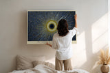 Paul Sinus Wandbild The Center of Radiant Energy abstraktes Punktmuster mit gold-blauem Lichtzentrum