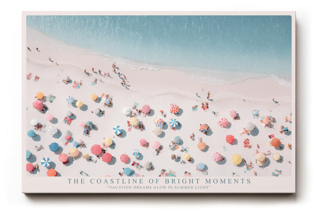 Paul Sinus Wandbild The Coastline of Bright Moments – Luftaufnahme eines sonnigen Strandes mit bunten Sonnenschirmen und türkisblauem Meer