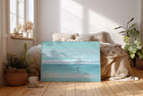 Paul Sinus Wandbild The Endless Horizon – Minimalistische Meereslandschaft mit sanften Blautönen und einsamem Spaziergänger am Ufer, Symbol für Ruhe, Weite und innere Einkehr