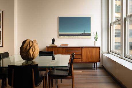 Paul Sinus Wandbild The Endless Road to Horizon – Minimalistische Straßenlandschaft mit Telegrafenmasten in kühler Weite, Symbol für Reise, Einsamkeit und Perspektive
