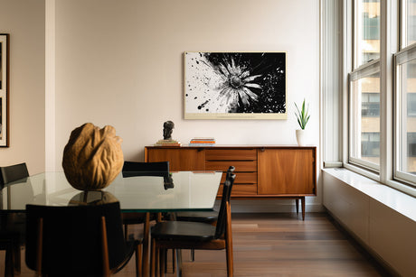 Paul Sinus Wandbild The Explosion of Bloom abstraktes Blumenmotiv in Schwarzweiß mit dynamischer Energie für moderne Räume voller Ausdruck und Kontrast