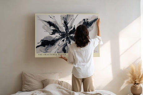 Paul Sinus Wandbild The Fractured Bloom – Abstrakte Blütenexplosion in Schwarz-Weiß, modernes Kunstwerk mit dynamischer Energie und Ausdruckskraft