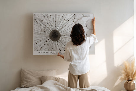 Paul Sinus Wandbild The Fragile Sphere – Filigrane Nahaufnahme einer Pusteblume, Symbol für Leichtigkeit und Vergänglichkeit in perfekter Balance