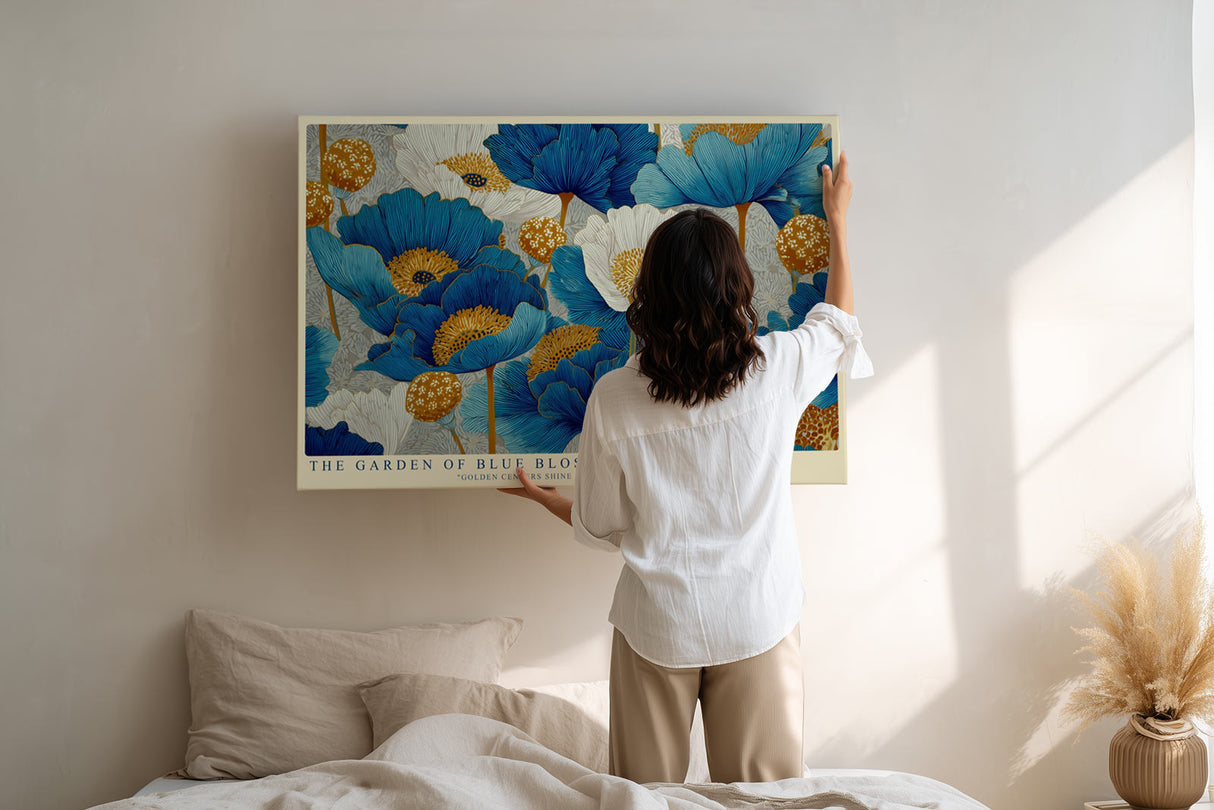 Paul Sinus Wandbild The Garden of Blue Blossoms florales Motiv mit blauen und weißen Blüten und goldenen Akzenten