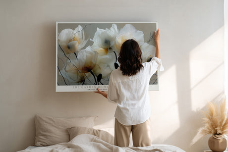 Paul Sinus Wandbild The Garden of Whispering Blooms Zartes florales Kunstwerk mit transparenten Blüten in sanften Tönen – Symbol für Ruhe und Vergänglichkeit.