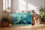 Paul Sinus Wandbild The Garden Underwater Abstraktes Naturmotiv mit Lotusblüte und schwebenden Blättern in einem Meer aus Blau- und Grüntönen.