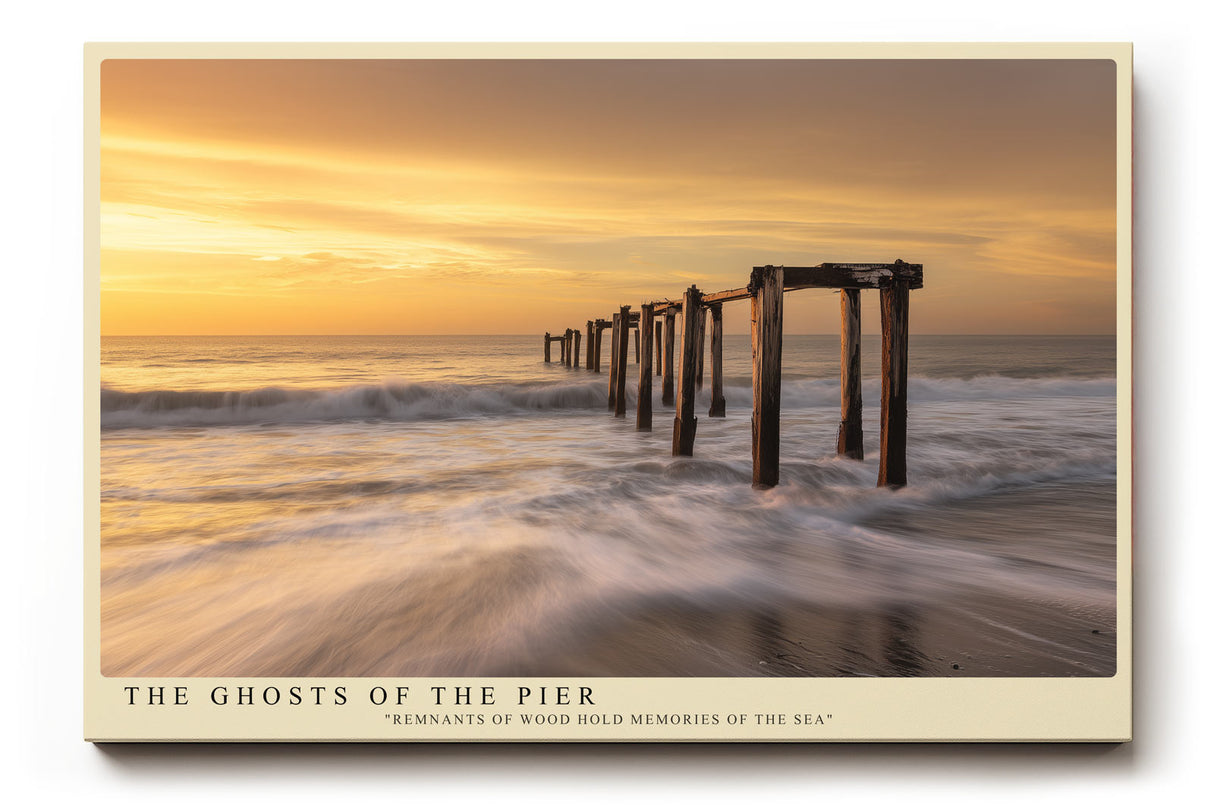 Paul Sinus Wandbild The Ghosts of the Pier – Verlassene Seebrücke im goldenen Abendlicht