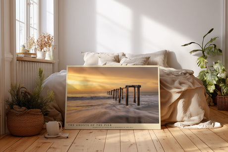 Paul Sinus Wandbild The Ghosts of the Pier – Verlassene Seebrücke im goldenen Abendlicht