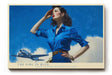 Paul Sinus Wandbild The Girl in Blue Stilvolles Retro-Motiv einer Frau in blauem Hemd mit Flugzeug im Hintergrund – Hommage an die goldene Ära der Luftfahrt.