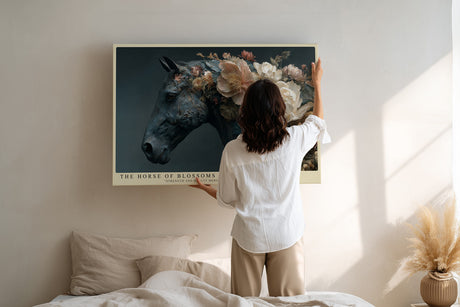 Paul Sinus Wandbild The Horse of Blossoms Ausdrucksstarkes Porträt eines Pferdes, dessen Mähne in prachtvollen Blüten erstrahlt – Sinnbild für Kraft und Schönheit.