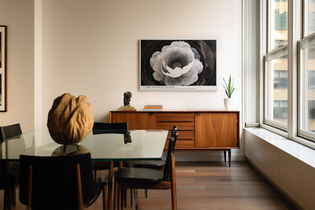 Paul Sinus Wandbild The Infinite Bloom – Abstrakte Blüte in Schwarz-Weiß, Symbol für Tiefe, Licht und unendliche Schönheit