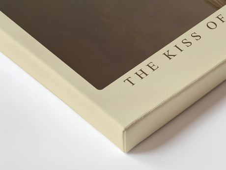 Paul Sinus Wandbild The Kiss of Blossoms – poetisches Motiv eines Kusses mit Blütenköpfen symbolisiert Liebe, Einheit und stille Emotion