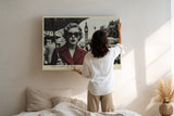Paul Sinus Wandbild The Lady in Red – Stilvolles Retro-Motiv einer eleganten Frau im Regen von London, inspiriert von Filmklassikern und Modekunst